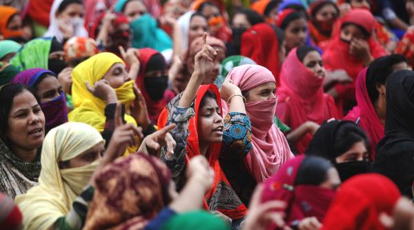 rezervele de apa s au terminat in iran politistii au ucis localnici din khuzestan care au iesit la protest