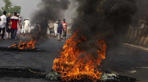 politistii din aceeasi tara s au impuscat intre ei cinci morti in india