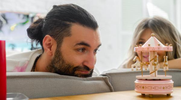 smiley mesaj emotionant despre gina pistol de ziua lui viata parca e un tur de carusel