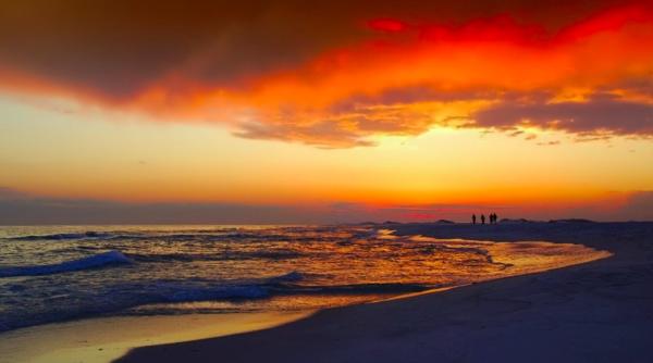 un barbat si a propus sa parcurga 1 600 km intr un fel de roata pentru hamsteri pe mare urmati va visurile