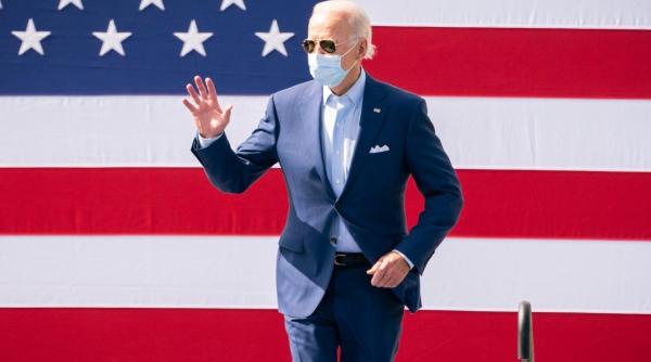 joe biden le cere americanilor vaccinati sa poarte masca vara de libertate a durat doar doua luni