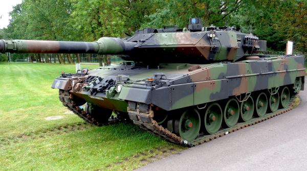 tanc din al doilea razboi mondial tinut in pivnita de un pensionar