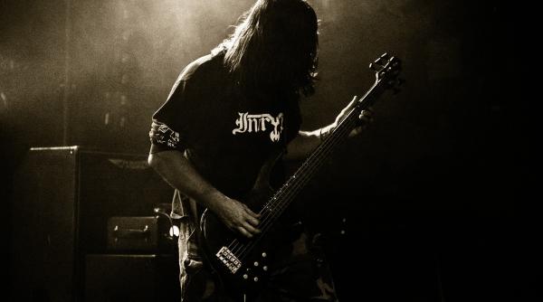 doliu in muzica rock a murit dusty hill celebrul basist cu barba de la zz top