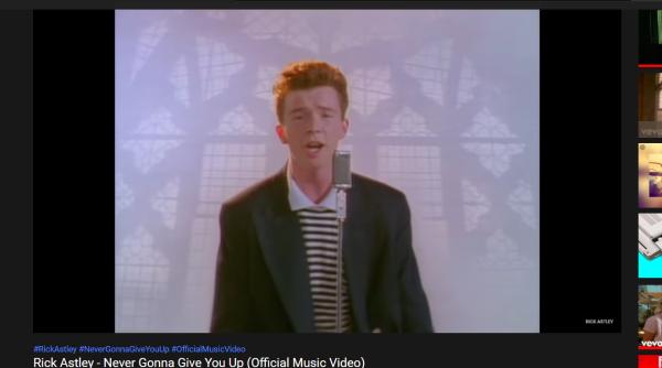 cum a atins o piesa de acum 34 de ani un miliard de vizionari rick astley in extaz