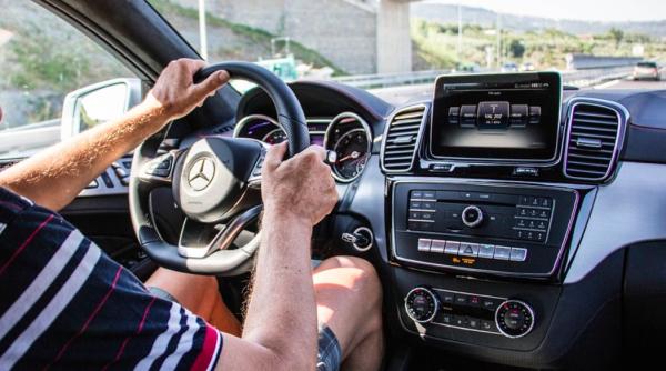 google interzice aplicatiile pentru tinere care cauta barbati mai in varsta si mai instariti