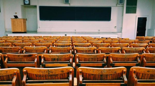 studiu femeile sunt subreprezentate la cel mai inalt nivel al stiintei ce se poate face pentru a aduce egalitate