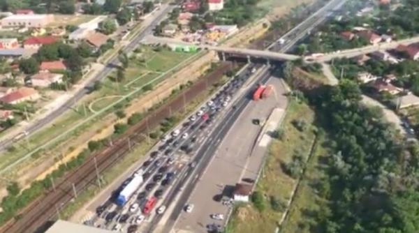 aglomeratie pe autostrada soarelui politia supravegheaza traficul cu elicopterul video