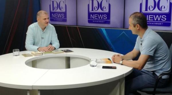 de ce citim despre poezia de dragoste i