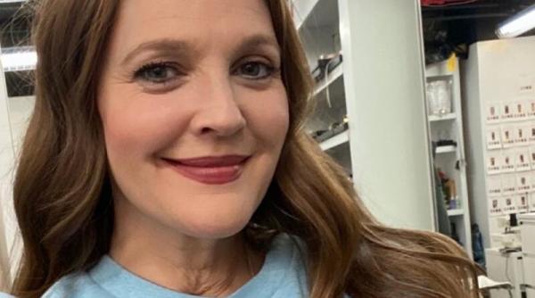 drew barrymore truc inedit cum iti tunzi corect parul din nas aceste mici detalii fac o mare diferenta video