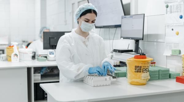 pfizer inc si moderna inc au majorat preturile vaccinurilor impotriva covid 19