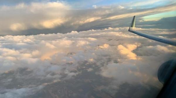 vreti sa vedeti cum se vede o furtuna din cabina pilotului iata imagini