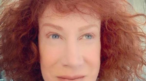 actrita kathy griffin a anuntat ca are cancer voi intra in operatie