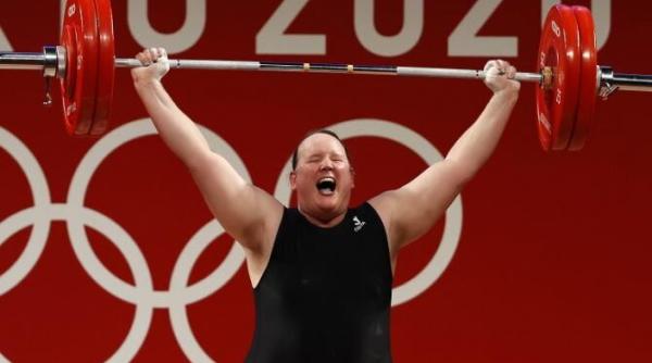 atletul transsexual de la jo 2020 nu a reusit sa ridice nici 120 kg castigatoarea a stabilit un record olimpic