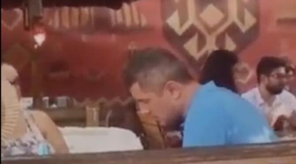 protestatara lovin a dat buzna peste barna si sotia lui la restaurant cat mai mancati video
