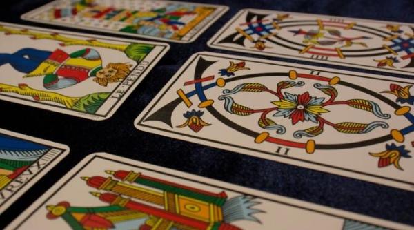 tarotul intre sansa si divinatie cum a aparut