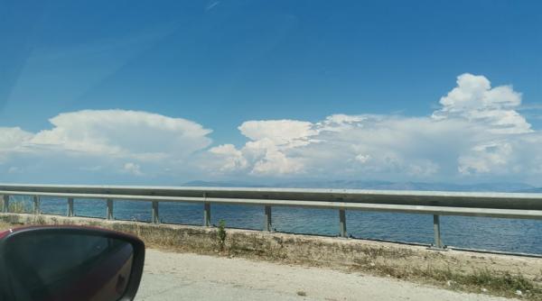 un roman a ajuns cu dacia 1300 in grecia foto