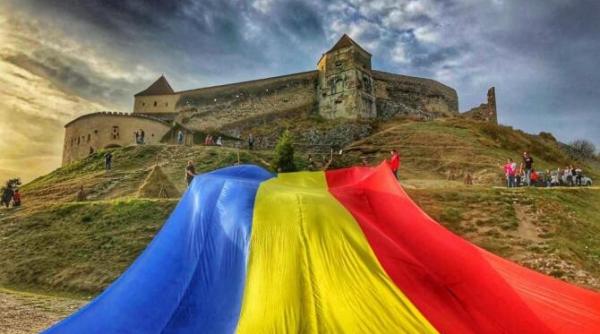 eroi din toata lumea vin la rasnov  la o noua editie a festivalului de film si istorii