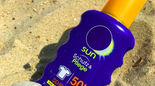 lotiunile de protectie solara interzise in apele de scaldat thailanda incearca sa si salveze coralii