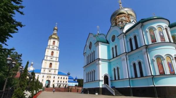 miracolele de la marginea romaniei impresionanta manastire banceni si icoana plangatoare din boian galerie foto