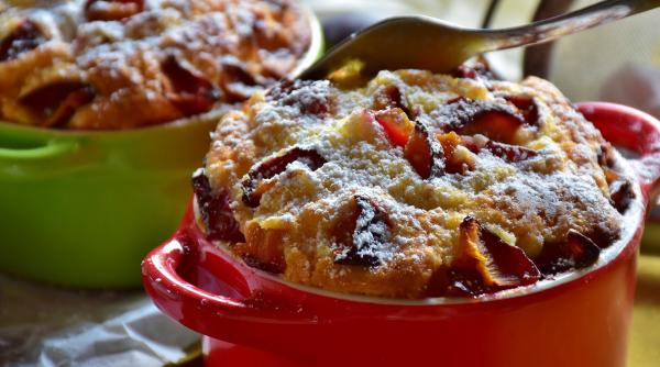 prajitura simpla si pufoasa cu prune reteta senzationala