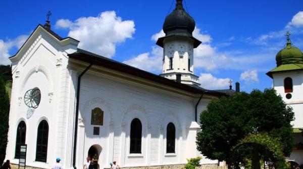 agapia si varatec bijuteriile romaniei idee excelenta de concediu pentru turistii care prefera o vacanta linistita in care sa se reculeaga foto