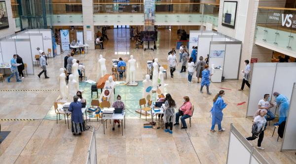 covid 19 moderna anunta momentul cand oamenii vor trebui sa faca a treia doza de vaccin