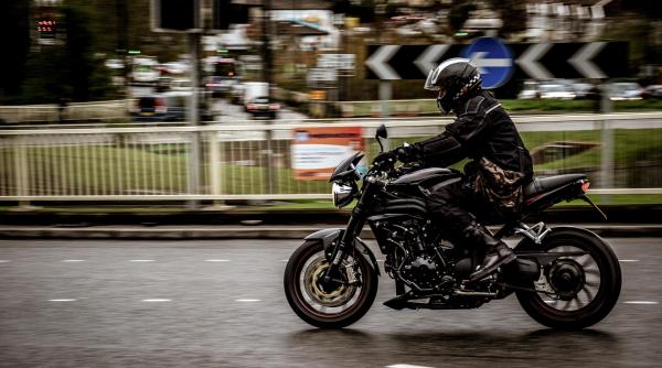 barbat pe trotineta ucis dupa o sicanare in trafic motociclistul a mai provocat un accident mortal