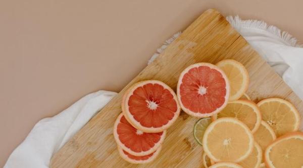 chec glazurat cu lamaie si mac din belsug urmeaza reteta pentru cel mai gustos si aromat desert de casa