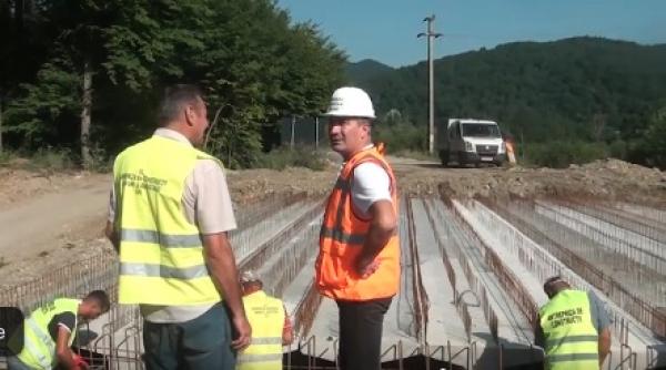 ionel arsene presedintele cj neamt in inspectie pe unul dintre santierele judetului