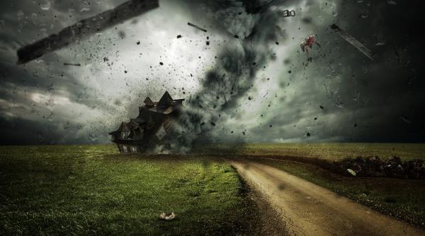 tornada cu viteze ale vantului de circa 200 de km h in slovacia video