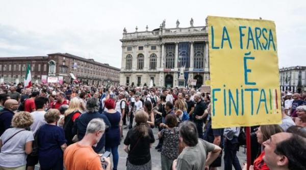 manifestatii in italia impotriva certificatului covid in franta au protestat peste 230 000 de oameni