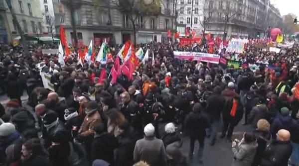 proteste in toata franta impotriva permisului de sanatate si a vaccinaii obligatorii a personalului medical