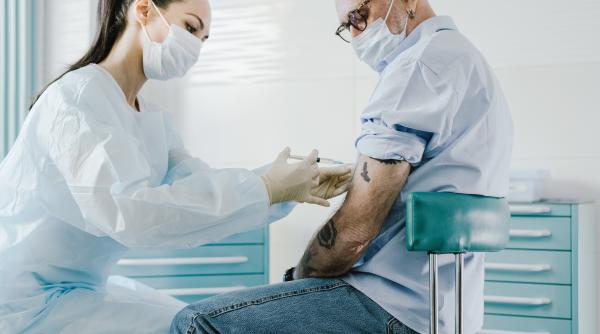 cum arata plamanii unei persoane vaccinate fata de una nevaccinata daca face covid 19 foto