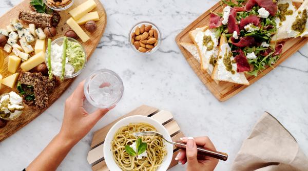 cum slabesti fara sa te infometezi nutritionist reusim sa atingem tinta de deficit caloric fara sa reducem drastic mancarea