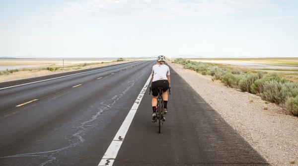 doi timisoreni au venit din grecia pe biciclete