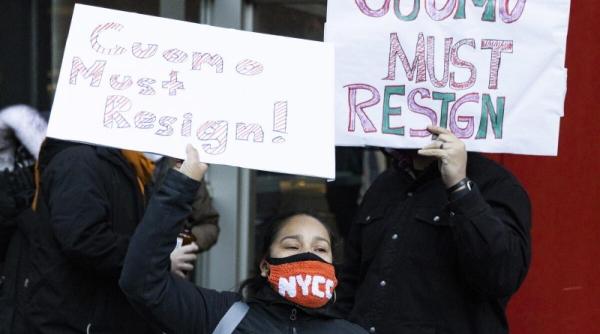 guvernatorul new yorkului acuzat ca a hartuit 11 femei asistenta sa principala isi da demisia