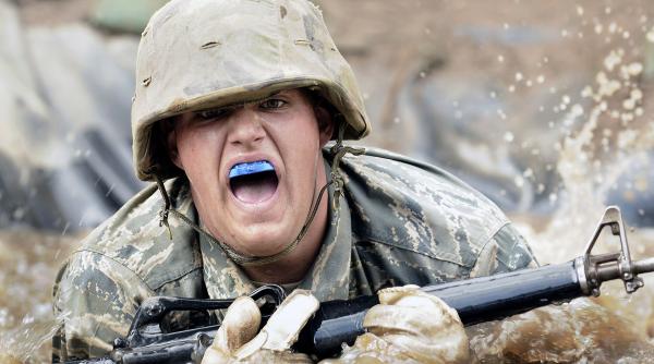 militarii sua vor fi obligati sa se vaccineze incepand cu mijlocul lunii septembrie