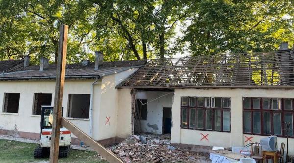 se fac lucrari pe domeniul de la savarsin ultima cladire nerestaurata in renovare