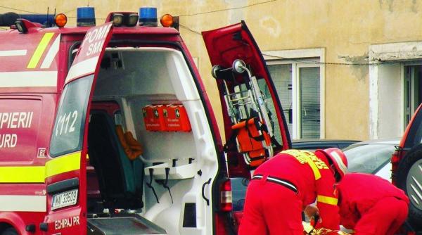 doi copii cu varste sub 3 ani au cazut de la etajul 8