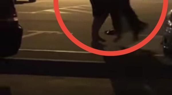 video o tanara s a inchinat apoi a inceput sa si bata iubitul in fata unui club din mamaia