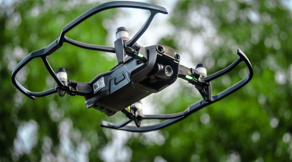 contrabandisti hi tech  tigari trecute granita cu drona