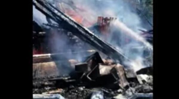 o biserica din judetul vrancea a fost mistuita de flacari video