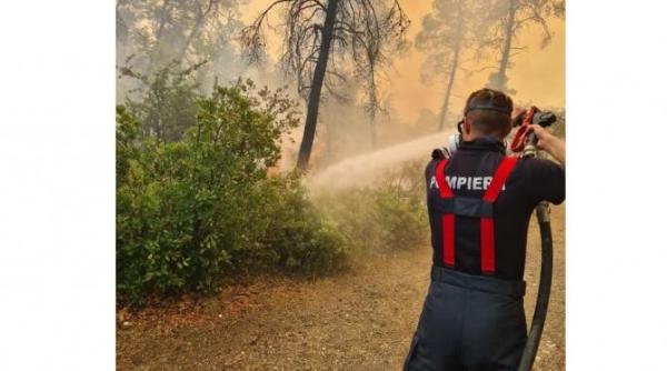 pompierii romani intervin la incendiile din zona localitatilor metochi si kalyvia din grecia