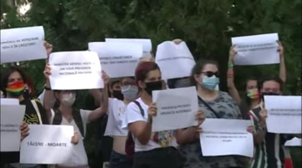 protest la usa ministrului sanatatii unde sunt banii pentru preventia hiv video