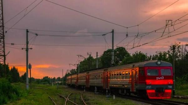 un adolescent s a electrocutat dupa ce s a urcat pe tren in gara din roman