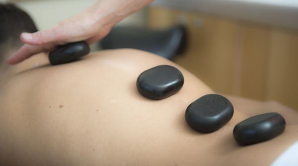 un tanar a fugit din carantina pentru se relaxa la bai