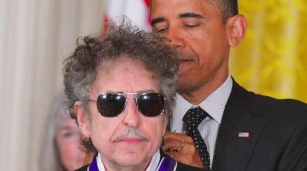 bob dylan acuzat de hartuire sexuala cantaretul neaga faptele din 1965