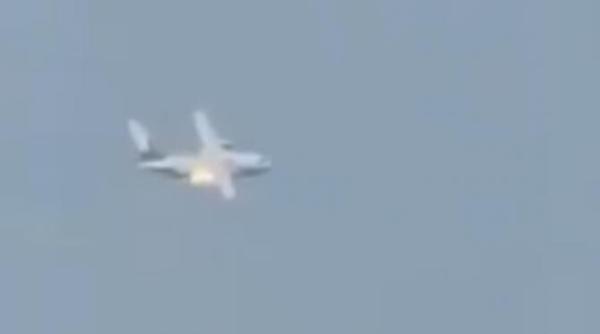 imagini socante cu prabusirea unui avion militar in apropiere de moscova video