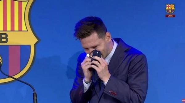 servetelul in care messi si a suflat nasul la conferinta de presa de adio de la barcelona scos la licitatie pretul de pornire e urias