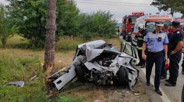 accident teribil in gorj au intrat cu masina in plin intr un copac o femeie a murit pe loc